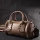 Сумка женская с металлическими акцентами на ручках из натуральной кожи Vintage 22368 Бежевая