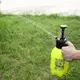 Ручной опрыскиватель помповый для сада и огорода,пластиковый,садовый,желтый на 2 литра