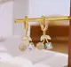 Женские золотистые серьги с кристаллами код 2301