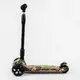 Самокат трехколесный Best Scooter MAXI складной, колеса PU со светом. Graffiti (105407)