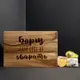 Доска разделочная M "Борщ сам себе не зварить" из ореха