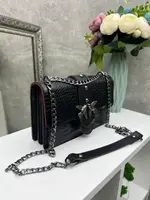 АКЦИЯ! Черный с красным краем - крокодиловый принт - каркасный стильный клатч с птицами на магнитах (0298-3)