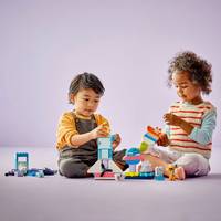 Конструктор DUPLO Town Пригоди на космічному шатлі 3-в-1 10422 58 деталей