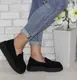 Черные женские замшевые лоферы на черной платформе.