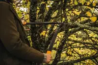 Гілкоріз площинний з силовим приводом Fiskars Power Gear L78 1000584 69.2 см