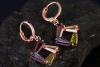 Золотистые серьги с цветными камнями код 2007