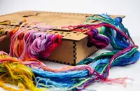 Органайзер-парковка с отворами для намотки ниток Русалка ТМ Embroidery Craft Органайзер під процес 35х26х6 66 отворів волоський горіх OG-068