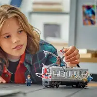 Конструктор LEGO Super Heroes Людина-павук проти Дока Ока Сцена в метро 393 деталі (76321)