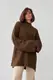 Женский вязаный свитер oversize в рубчик - темно-коричневый цвет, M