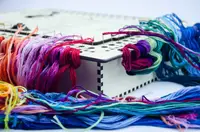 Органайзер-парковка с отверстиями для намотки ниток Русалка ТМ Embroidery Craft Органайзер під процес 35х26х6 66 отворів слонова кістка OG-072