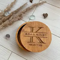 Деревянная коробочка для колец с оригинальной именной гравировкой