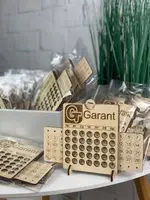 Компактный настольный вечный календарь из дерева с логотипом на заказ