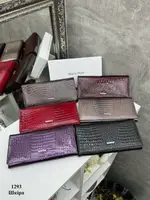 Натуральна шкіра. Бордо - вмісткий і практичний жіночий гаманець на магнітах, зверху - лак, 18х9 см (1293)