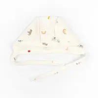 Чепчик для новорожденных наружные швы Giraffe