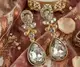 Серьги женские золотистые с белыми камнями код 623
