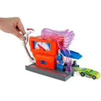 Ігровий набір Hot Wheels Незвичайні пригоди в місті FRH28