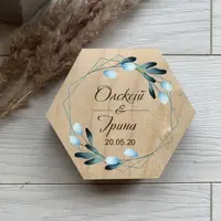 Деревянная коробка для обручальных колец с синим мхом