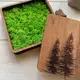 Деревянная квадратная коробочка для колец с мхом