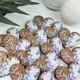 Свадебные бутоньерки в голубом для гостей, именные бутоньерки на свадьбу, бутоньерки на заказ синие цветы