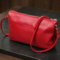 Яркий женский клатч из натуральной кожи GRANDE PELLE 11670 Красный