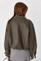 Укорочена куртка-бомбер із м'якої екошкіри - коричневий колір, ONE SIZE