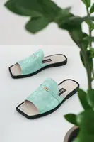 Женские кожаные шлепки мятного цвета на лето.