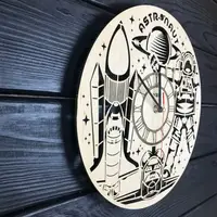 Бесшумные деревянные часы на стену «Космонавт»