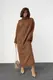 Вязаное платье oversize с высокой горловиной - коричневый цвет, S