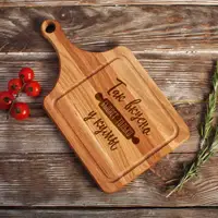 Доска разделочная "Так вкусно бывает только у..." с ручкой персонализированная, русский