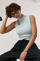 Вязаная короткая майка с вырезом – голубой цвет, ONE SIZE (есть размеры)
