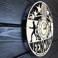 Оригинальные деревянные часы на стену «Фехтование»
