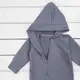 Человек с капюшоном на молнии