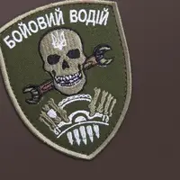 Шеврон на липучке Бойовий водій 7х9 см вишитий патч нашивка хакі