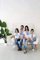 Семейный комплект вышитых футболок s-1