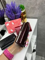 Натуральна шкіра. Бордо - на магнітах - стильний, жіночий гаманець з окремим відділенням для монет, зверху лак - 13х8 см (1406)