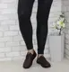 Женские коричневые комфортные туфли впереди на коричневый резинке.