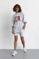 Жіночий костюм з футболкою oversize та велосипедками - світло-сірий цвет, L