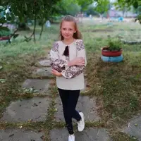 Дитяча вишита блуза "Ольга" на сірому льоні з коричневою вишивкою