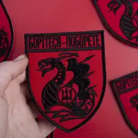 Шеврон на липучці Борітеся - Поборете! 8х10 см червоний вишитий патч нашивка