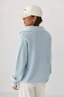В'язаний однотонний светр із блискавкою - блакитний цвет, ONE SIZE