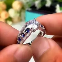 Кольцо женское с синими и белыми кристаллами код 2382
