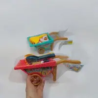 Пісочний набір - тачка, лійка, граблі, лопатка, 2 формочки (кораловий)