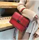 Женская бордовая сумка клатч с заклепками код 3-440