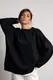 Жіночий однотонний джемпер oversize крою - чорний цвет, S