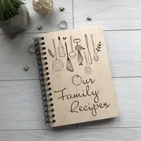 Деревянная кулинарная книга на спирали «Our Family Recipes»