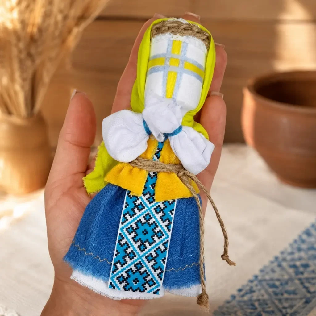 Лялька мотанка міні в жовто-блакитній хусточці 14 см Гранд Презент 014 ХЖ-1