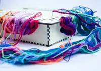 Органайзер-парковка с отверстиями для намотки ниток Тканина ТМ Embroidery Craft Органайзер під процес 35х26х6 66 отворів слонова кістка OG-075