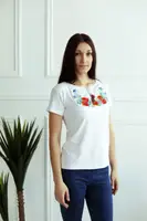Великолепная вышитая футболка с вышитыми маками на белой ткани. Красочная А-15 3XL