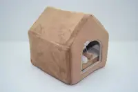 Будиночок для котів і собак Плюш коричневий