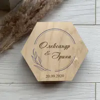 Весільна дерев'яна коробочка для обручок з синім стабілізованим мохом